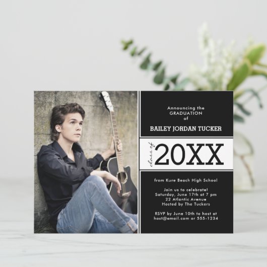 Bold Black & White Photo Afstuderen Aankondiging (Staand voorkant)