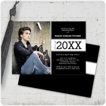 Bold Black & White Photo Afstuderen Aankondiging