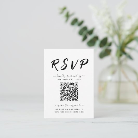 Bold Black & White QR Code Weddenschap RSVP Informatiekaartje (Staand voorkant)