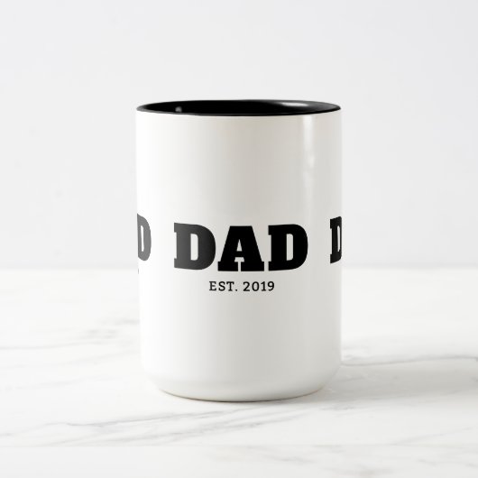 Bold Black & White Text Est Year Dad Tweekleurige Koffiemok (Center)