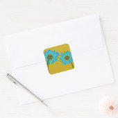 Bold Blue Daisy Art op mosterdgele achtergrond Vierkante Sticker