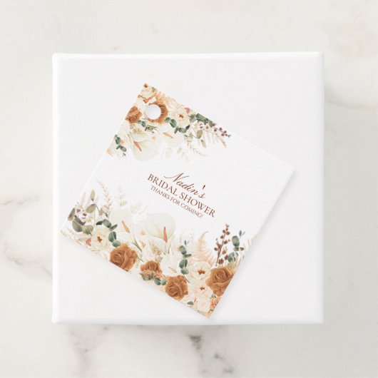 Bold Boho Ivory Calla Lilies Square Bedankjes Labels (In situ)