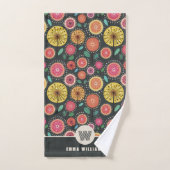 Bold Boho Scandi Folk Floral Custom Monogram Bad Handdoek (Handdoek)