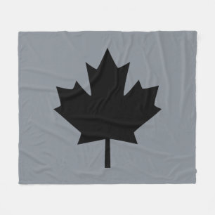 Bold Canadian Black Maple Leaf Fleece Deken