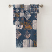 Bold Caribbean Tribal Mudcloth: Navy Blue, Boho Bad Handdoek (Insitu)