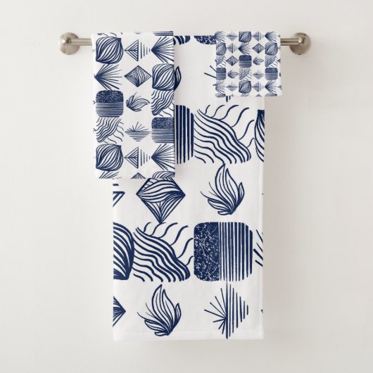 Bold Caribbean Tribal Mudcloth: Wit, Navy Blue Bad Handdoek (Insitu)
