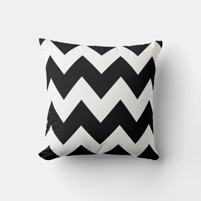 Bold Chevron Zigzag Pattern Black White Kussen (Voorkant)