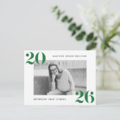 Bold Class of 2025 Groen Foto Afstudeerfeest Uitnodiging Briefkaart (Staand voorkant)