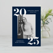 Bold Class of 2025 Navy Foto Afstuderen Folie Uitnodiging (Staand Voorkant)