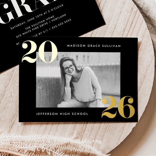 Bold Class of 2025 Zwart en Goud Foto Afstuderen Folie Uitnodiging