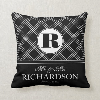 Bold Criss Cross Pattern Monogram Mr. en Mrs. Kussen
