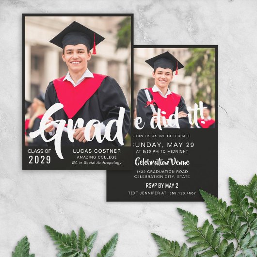 Bold Custom Graduation Announcement & Party Invite Kaart