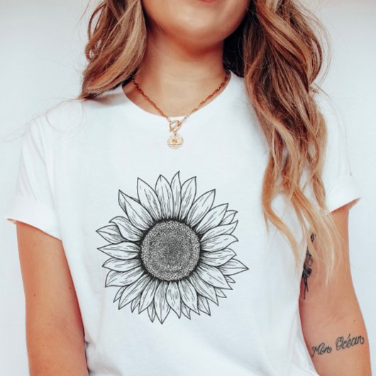 Bold Daisy Line Art; Simple Summer Flower T-shirt