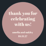 Bold Dusty Roos Retro Custom Wedding Dank u Ronde Sticker<br><div class="desc">Voeg een vleugje charme toe aan uw feest met deze op maat gemaakte stoffige roos bedankstickers. Met een retro-geïnspireerd serif lettertype en een elegante lay-out, zijn deze stickers ideaal voor het afdichten van enveloppen, het decoreren van gunstzakken of het personaliseren van feestdecoratie. De warme stoffige rozen tint combineert prachtig met...</div>