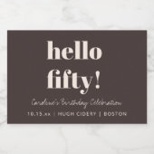 Bold Earthy Brown Modern 50th Birthday Custom Mini Sparkling Wijnetiket (Enkel label)