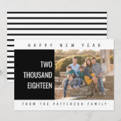 Bold Geometric New Year's fotokaart | Zwart Feestdagenkaart (Voorkant / Achterkant)