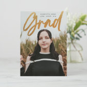 Bold Gold Foil Brush Afstudeerder Moderne fotouniv Aankondiging (Staand voorkant)