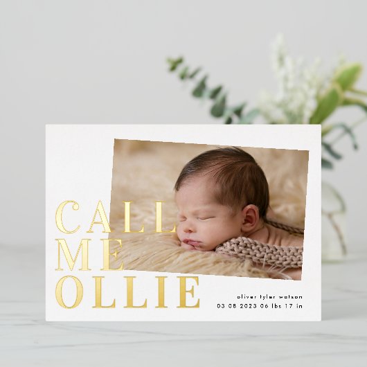 Bold GOLD Foto noem me BABY geboortebevestiging Folie Uitnodiging (Staand Voorkant)