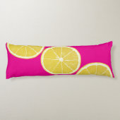 Bold Lemon Slice on Pink Body Pillow Lichaamskussen (Achterkant)