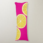 Bold Lemon Slice on Pink Body Pillow Lichaamskussen (Voorkant Verticaal)