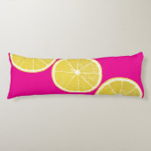 Bold Lemon Slice on Pink Body Pillow Lichaamskussen (Voorkant)