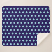 Bold Light Blue Polka Dots op Navy Blue Sherpa Deken (Voorkant (horizontaal))