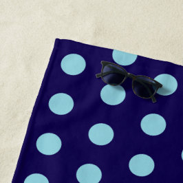 Bold Light Blue Polka Dots op Navy Blue Strandlaken