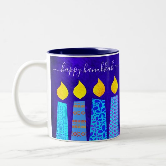 Bold Menorah Candles Happy Hanukkah Script op Blue Tweekleurige Koffiemok (Links)
