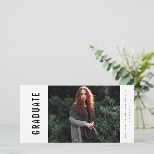 BOLD MINIMAL CLEAN PHOTO GRADUATION ANNOUNCECEL BEDANKKAART (Staand voorkant)