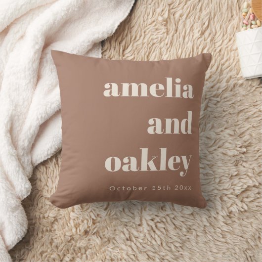 Bold Minimalist Mocha Brown Retro Custom Wedding Kussen (Deken)