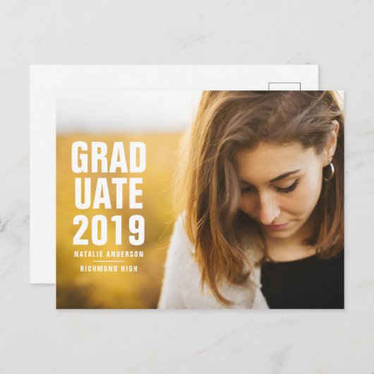 Bold Modern 2019 afstuderen Uitnodiging Briefkaart (Voorkant / Achterkant)