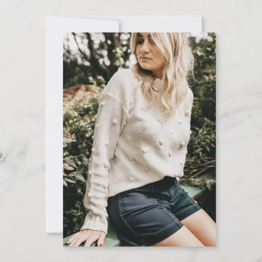 Bold Modern Black Two Photo Graduparty Invi Kaart (Achterkant)