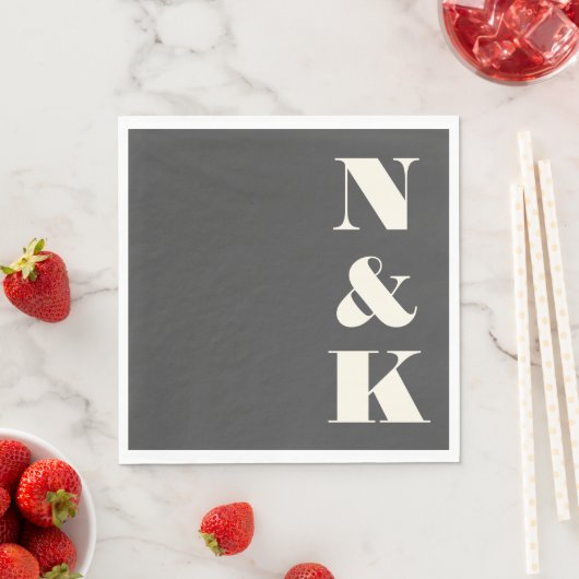Bold Modern Monogram Initialen Black White Wedding Servet (Insitu)