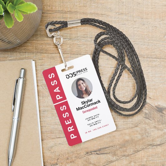 Bold Modern Red Circle Foto Pass & Logo Badge