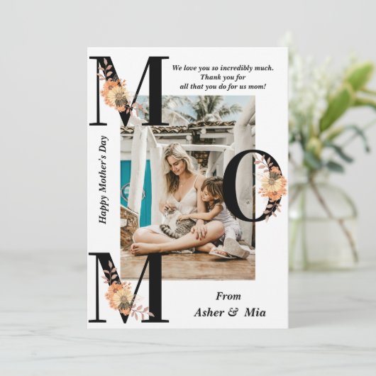 Bold MOM Bloemen Typografie Happy Moederdag Kaart (Staand voorkant)