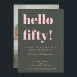 Bold Pink Green Modern 50th Birthday foto Kaart<br><div class="desc">Vet Typografie Blush roze en Forest Green Modern 50th Birthday Invitation met Uw foto</div>