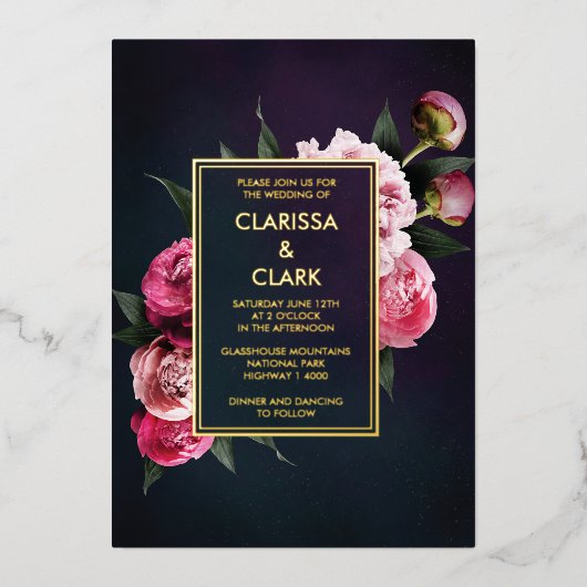 Bold Pink Moody Peony Flower Chic Wedding Folie Uitnodiging (Voorkant)