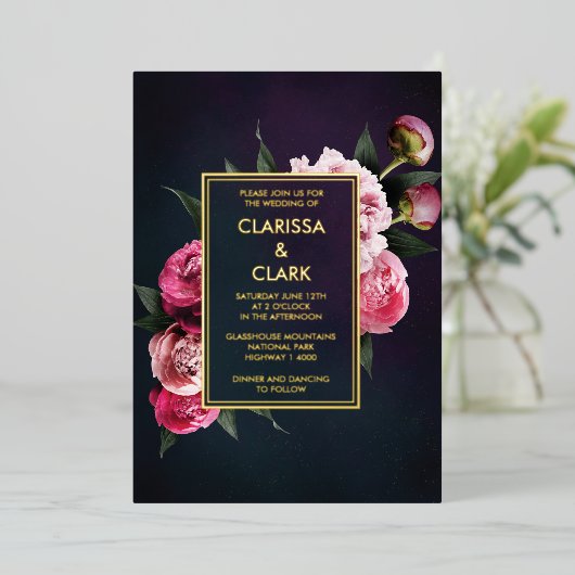 Bold Pink Moody Peony Flower Chic Wedding Folie Uitnodiging (Staand Voorkant)