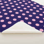 Bold Pink Polka Dots op Navy Blue Sherpa Deken (3/4)