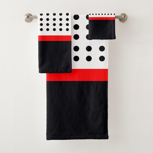 Bold Polka Dot Design Bad Handdoek (Insitu)