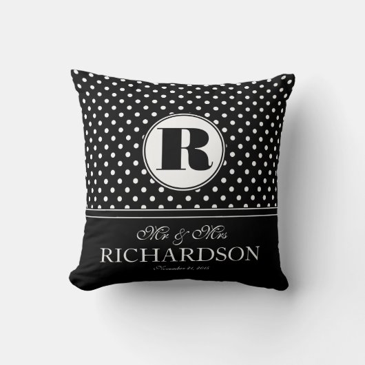 Bold Polka Dots Mr en Mrs Pas getrouwd Monogram Kussen (Voorkant)