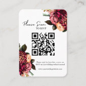 Bold Red Floral QR Code Weddenschap RSVP Plaatskaartje (Voorkant)