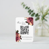 Bold Red Floral QR Code Weddenschap RSVP Plaatskaartje (Staand voorkant)