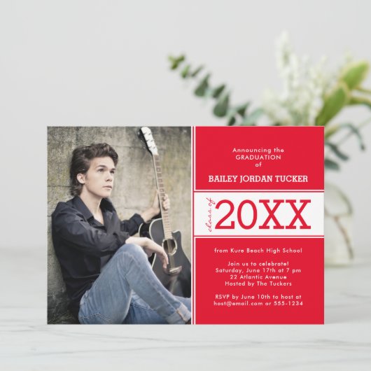 Bold Red & White Afstuderen bekendmaking Aankondiging (Staand voorkant)