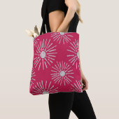 Bold Retro Sunburst Pattern in Deep Pink and White Tote Bag (Dichtbij)