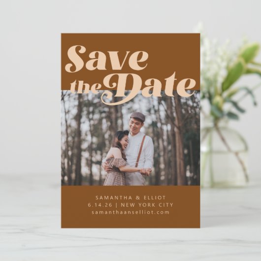 Bold Retro Typography Groovy Brown Photo Weddensch Save The Date (Staand voorkant)