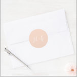 Bold Script Peach Elegant Wedding Ronde Sticker<br><div class="desc">Klassieke stijl trouwstickers met een eenvoudig maar elegant ontwerp met uw monogram in script.</div>