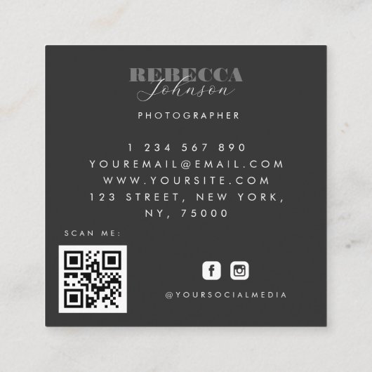 Bold Script Typografie Fotografie Qr Code Fotograf Vierkante Visitekaartje (Achterkant)