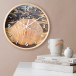 Bold Seashell op California Sandy Beach foto<br><div class="desc">Het late middaglicht maakt deze zeeslag op een strand in Zuid-Californië lichtgevend. Ontspan je en reis terug naar je vakantiestrand dagen wanneer je de tijd op deze verbluffende, mooie fotografische muur bekijkt. Uw keuze uit een rond of vierkant klokgezicht. Maakt een geweldig cadeau voor het huishouden! U kunt deze muurklok...</div>