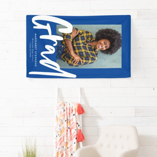Bold trendy afstudeerder blauw afstuderen fotobann spandoek (Insitu)